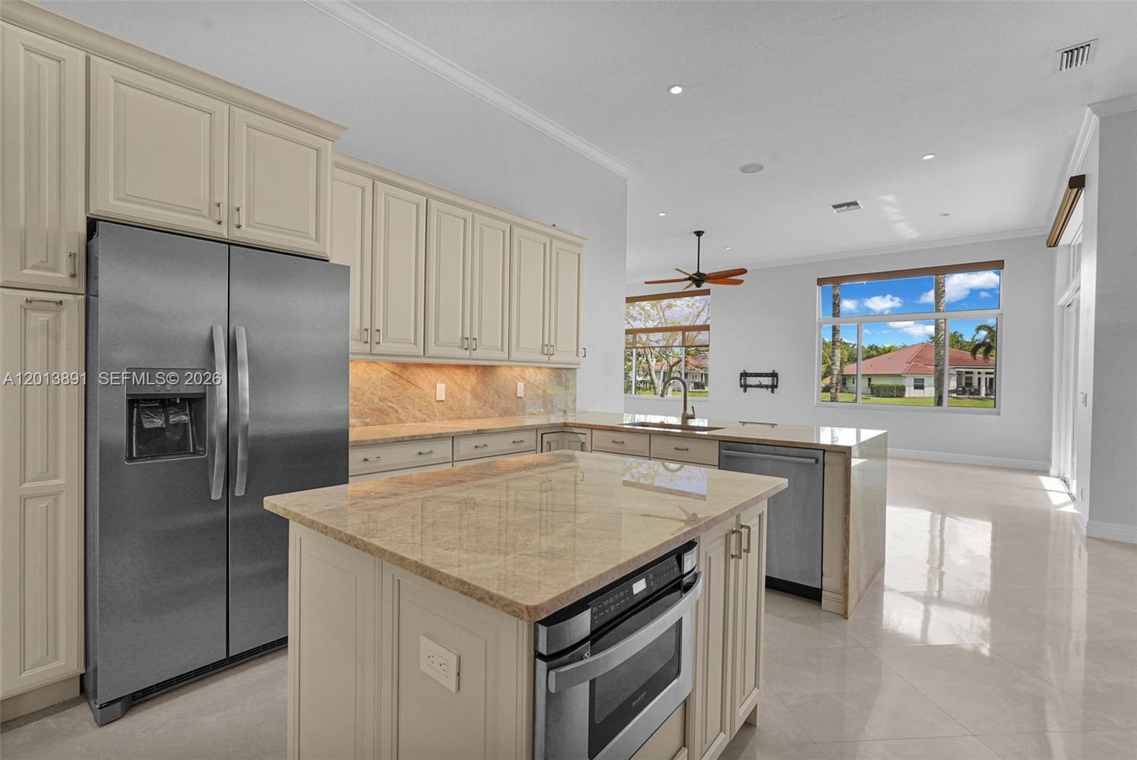 2715 Edgewater Court Weston, FL 33332 - Photo 17 of 80