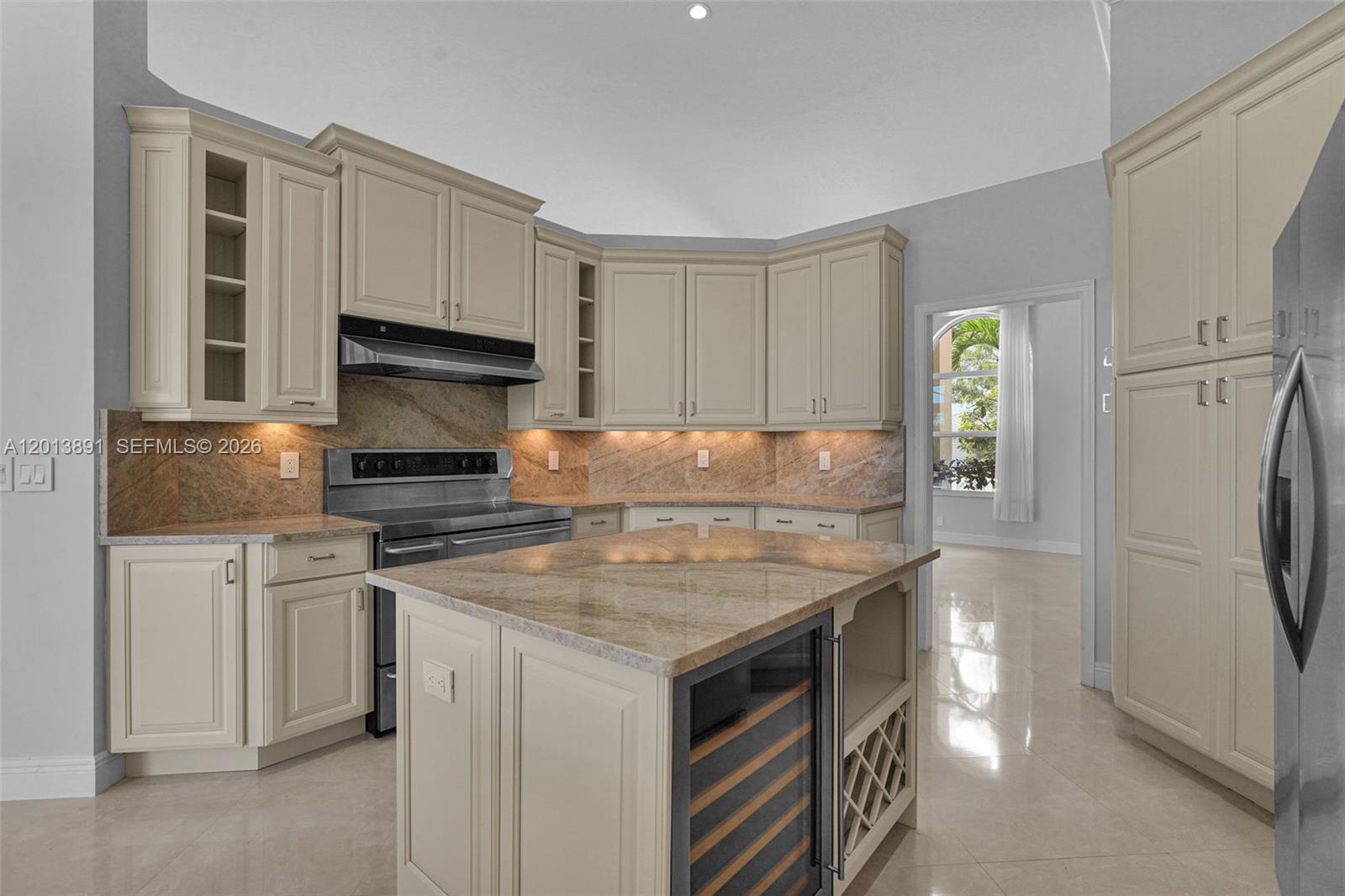 2715 Edgewater Court Weston, FL 33332 - Photo 19 of 80