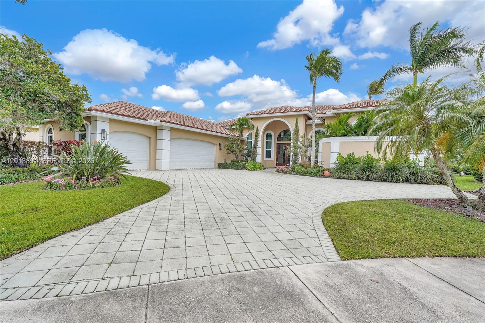 2715 Edgewater Court Weston, FL 33332 - Photo 2 of 80