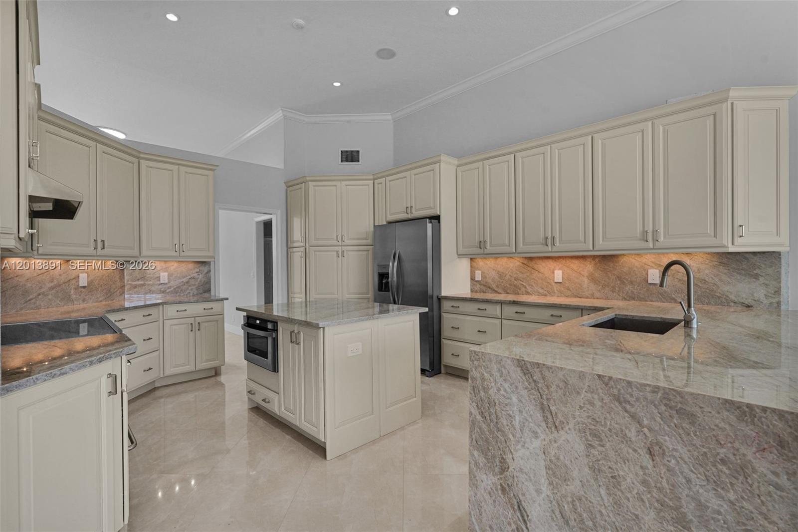 2715 Edgewater Court Weston, FL 33332 - Photo 22 of 80