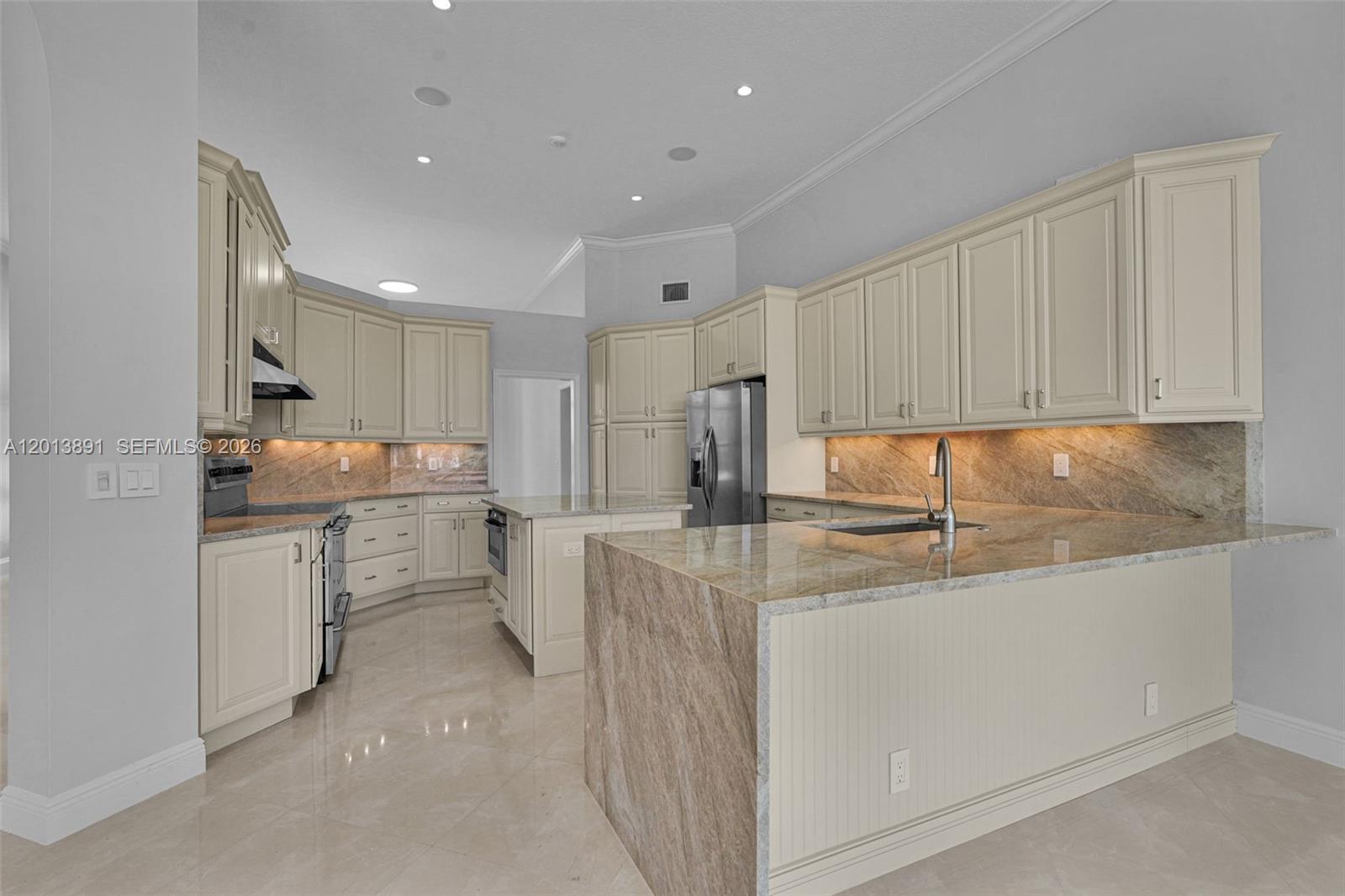 2715 Edgewater Court Weston, FL 33332 - Photo 23 of 80