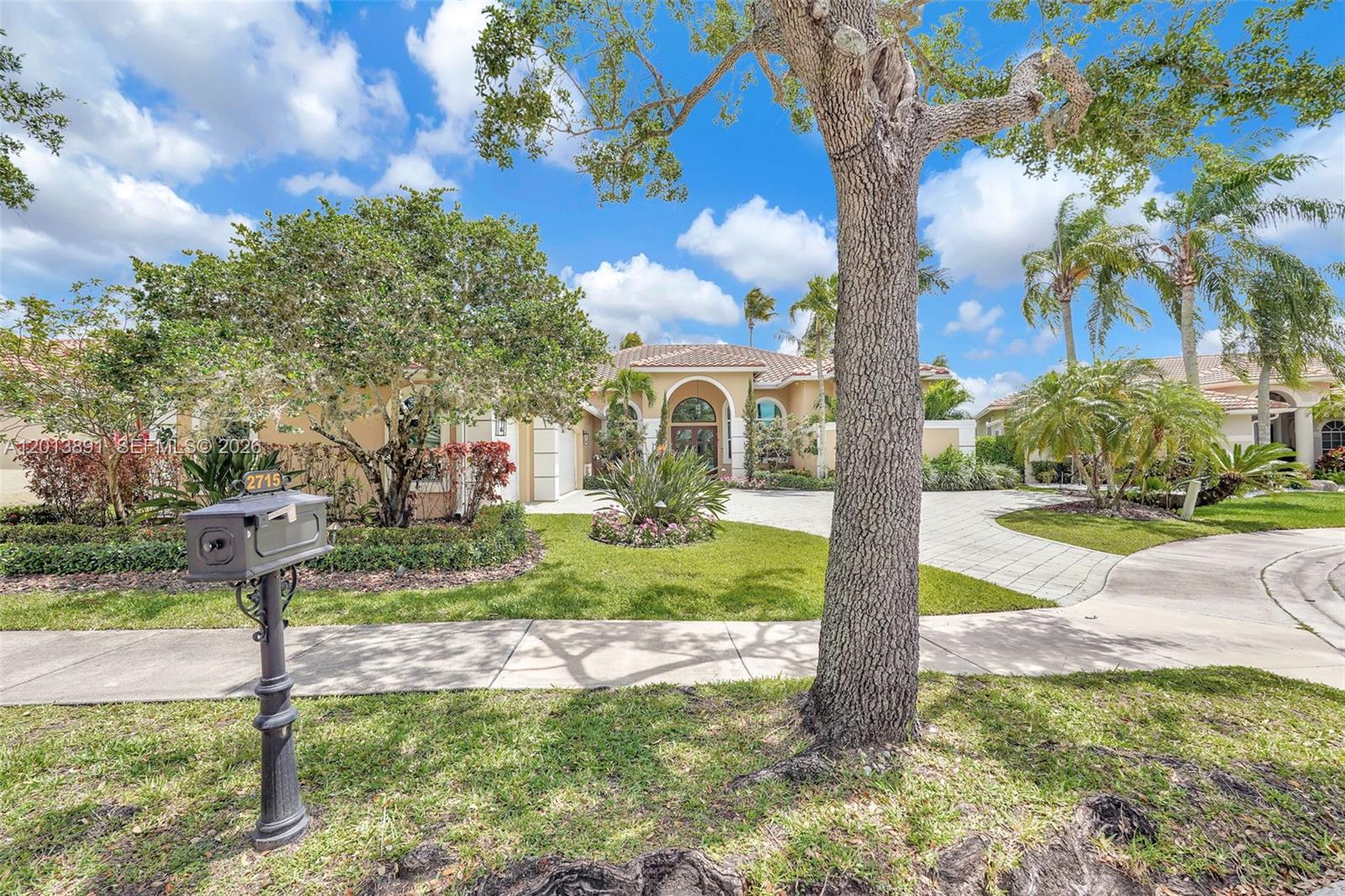 2715 Edgewater Court Weston, FL 33332 - Photo 4 of 80