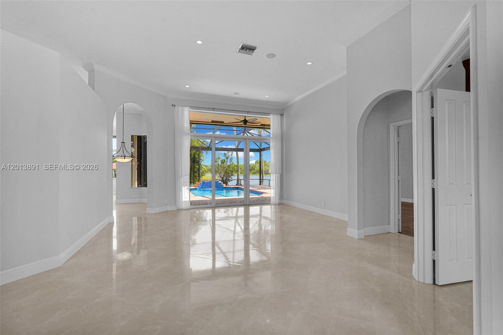 2715 Edgewater Court Weston, FL 33332 - Photo 6 of 80