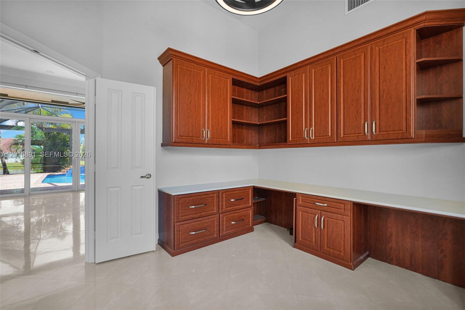 2715 Edgewater Court Weston, FL 33332 - Photo 8 of 80