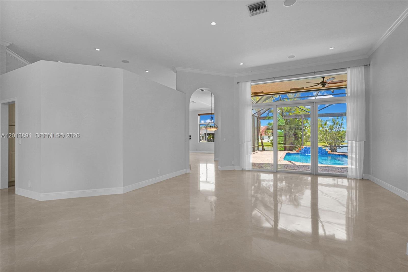 2715 Edgewater Court Weston, FL 33332 - Photo 9 of 80