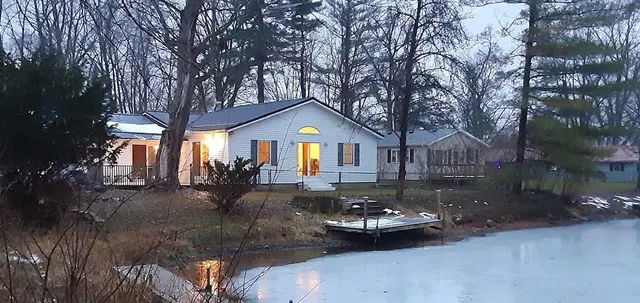 $325,000 | 11975 East 565 North, Orland, IN 46776