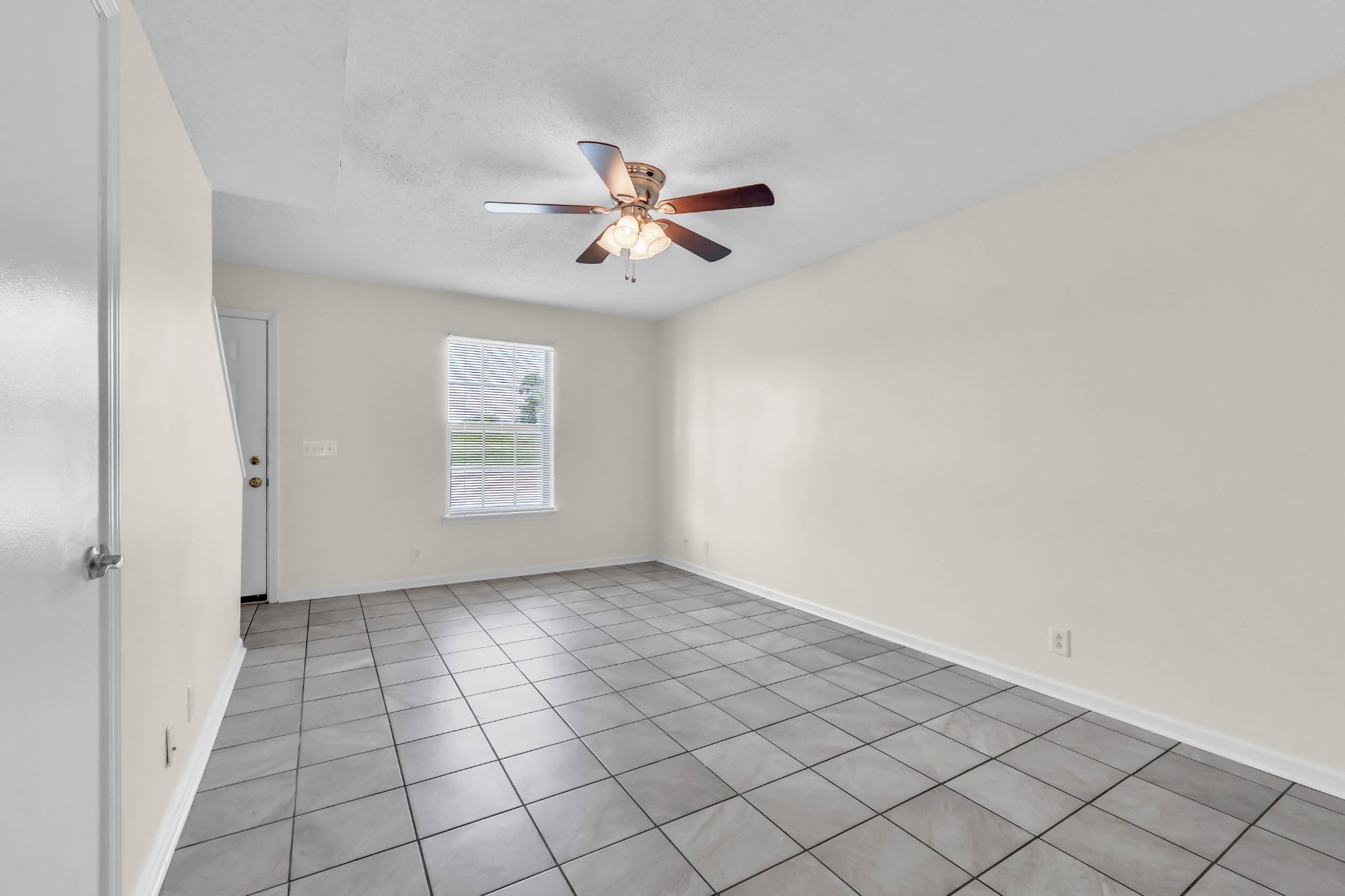 2451 Wilson Road, Unit 6 Clarksville, TN 37043 - Photo 4 of 21 a view of an empty room