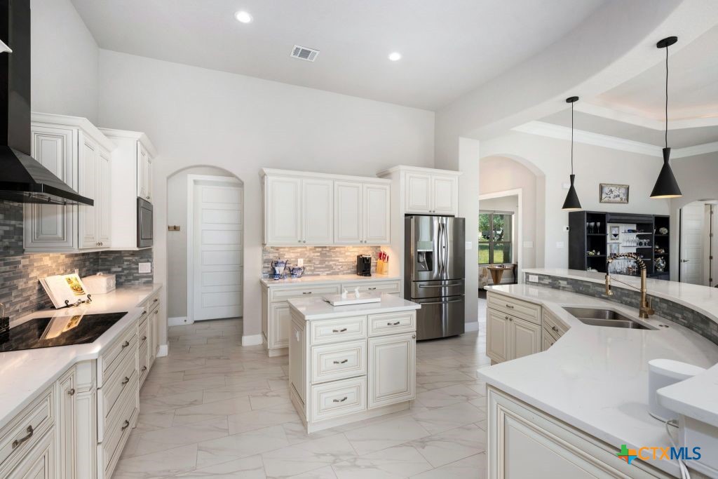 2326 Cascada Parkway Spring Branch, TX 78070 - Photo 13 of 48