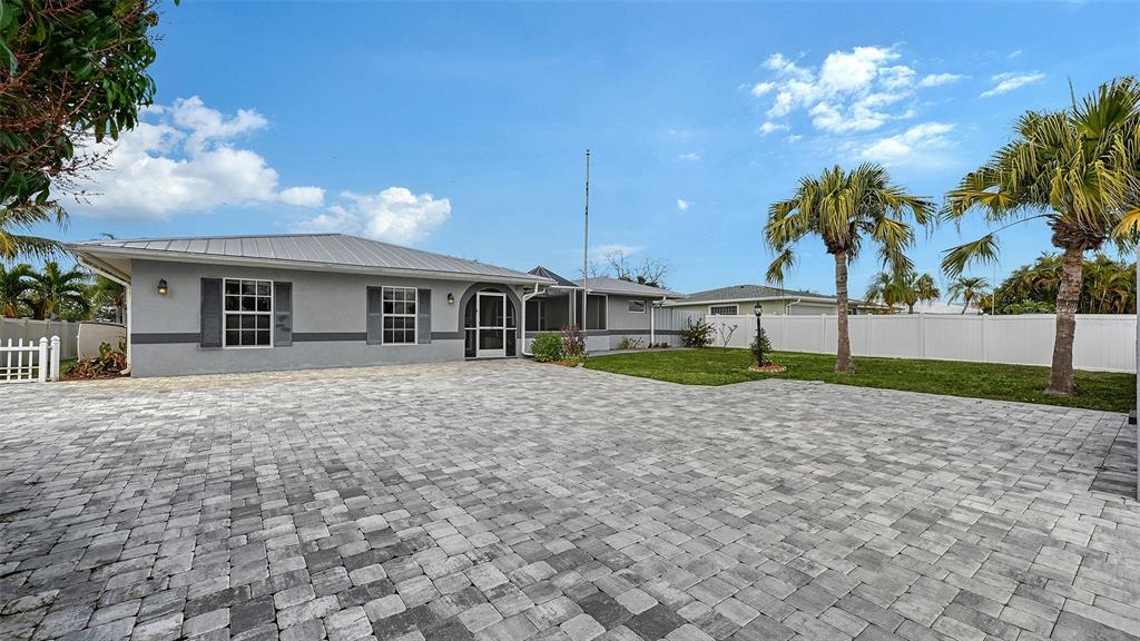 619 Albee Farm Road North Nokomis, FL 34275 - Photo 8 of 93 Gallery Image 8