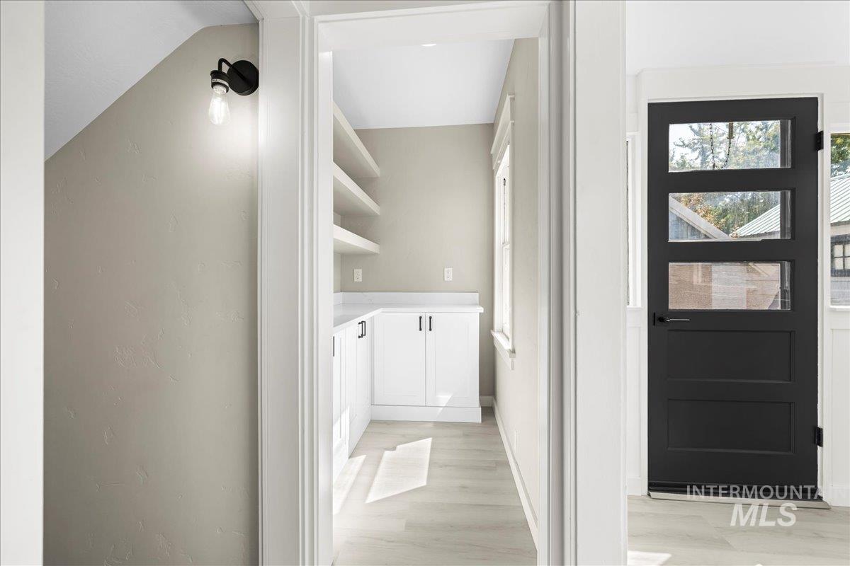 914 West 3rd Street Weiser, ID 83672 - Photo 18 of 49 Walk in closet featuring light wood-type flooring