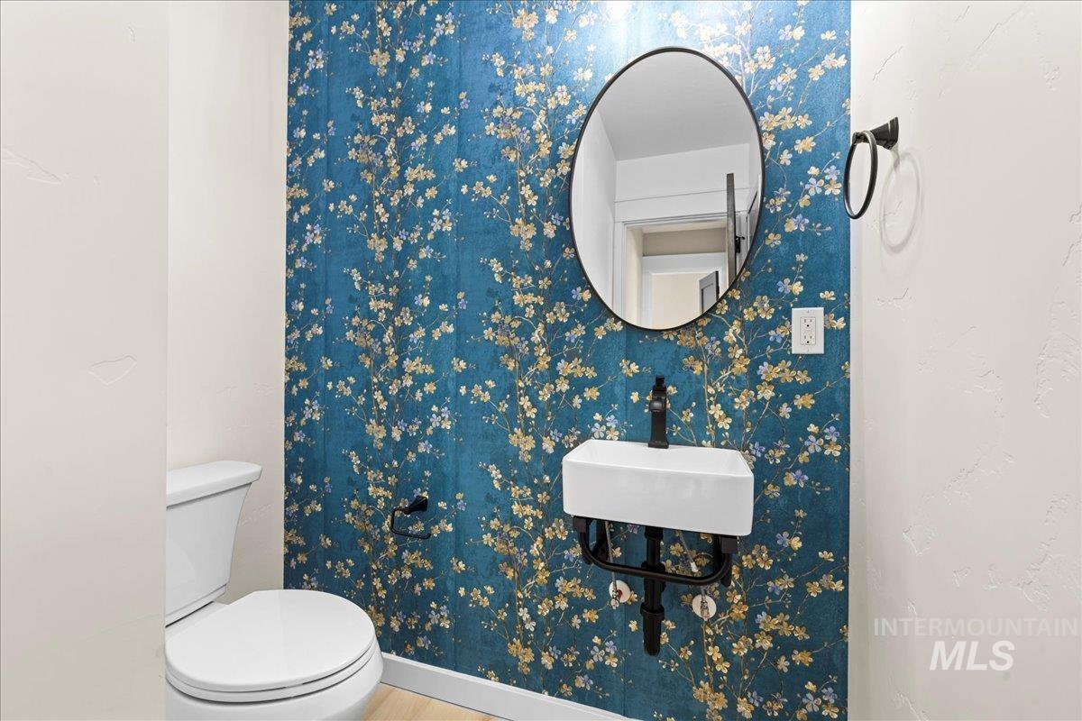 914 West 3rd Street Weiser, ID 83672 - Photo 21 of 49 Bathroom with toilet