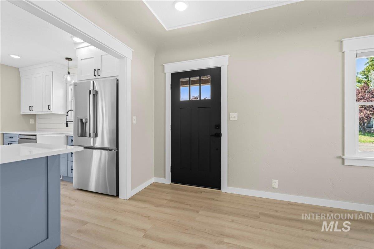 914 West 3rd Street Weiser, ID 83672 - Photo 9 of 49 Entrance foyer with light wood-style flooring and recessed lighting