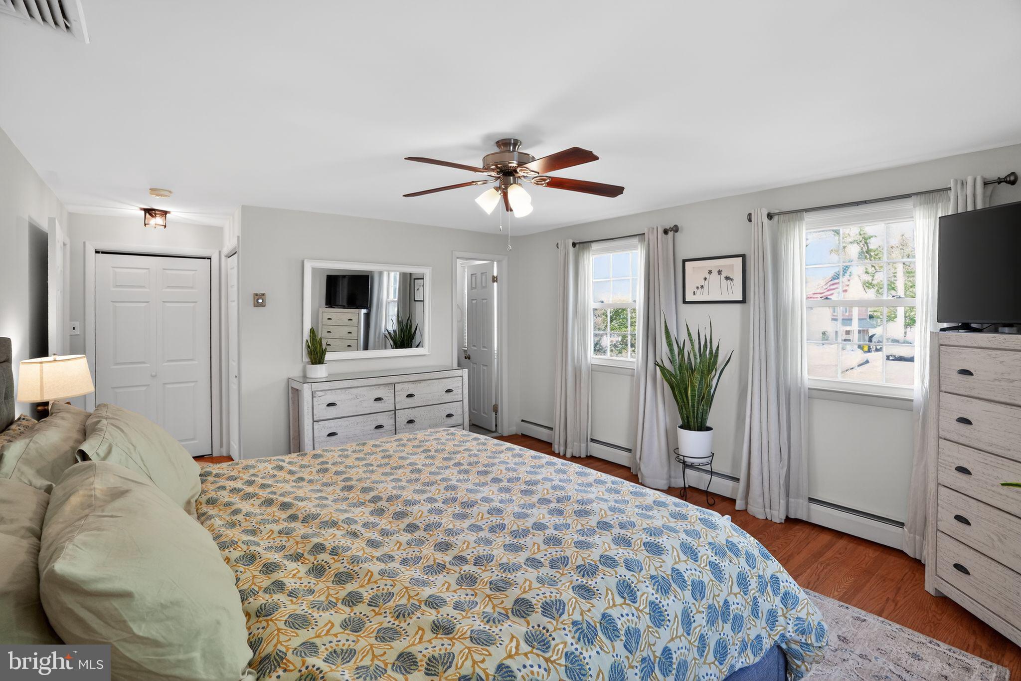 962 Edwards Drive Springfield, PA 19064 - Photo 21 of 32 a bedroom with a large bed and a dresser