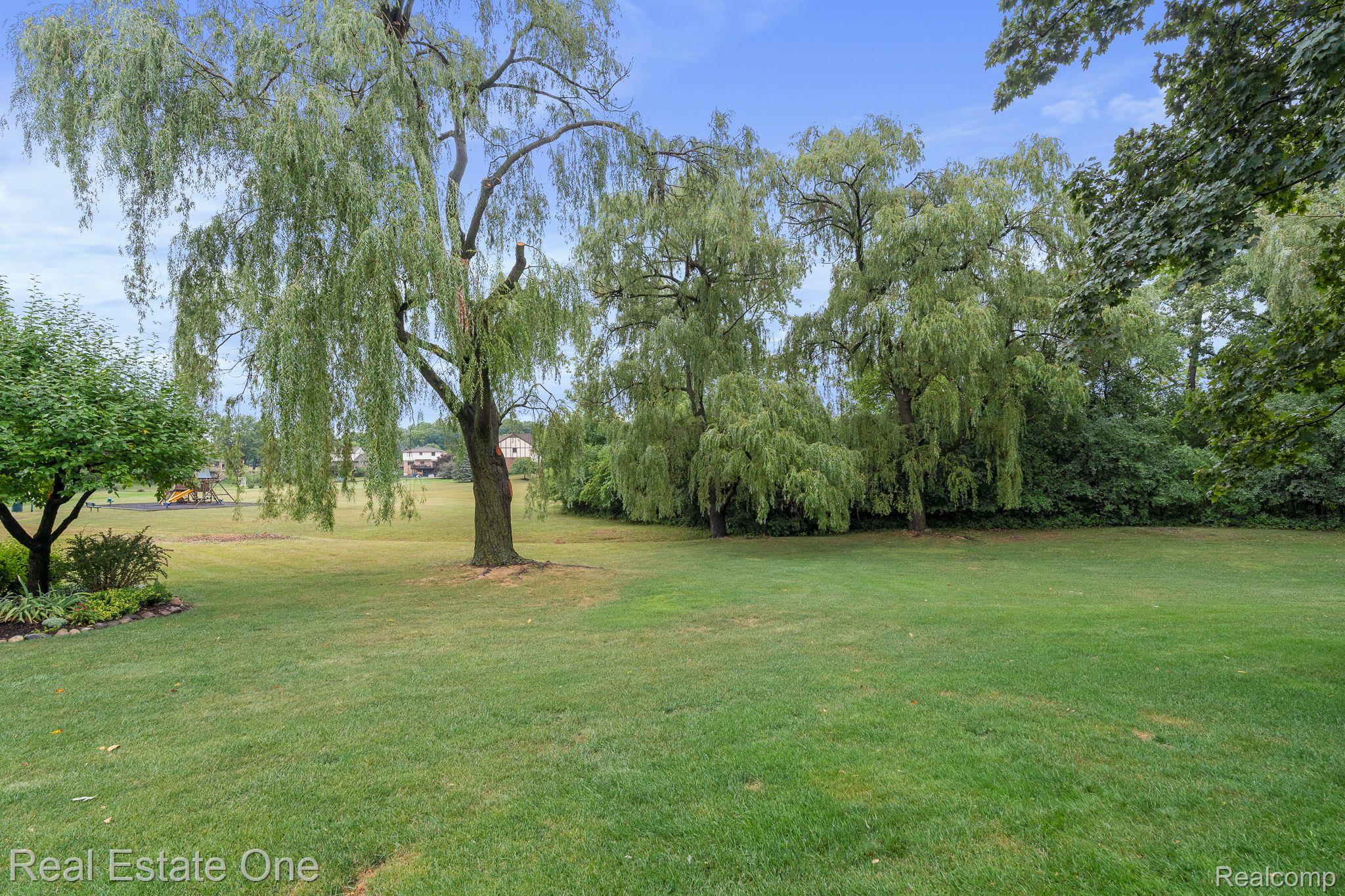 3307 Salem Court Rochester, MI 48306 - Photo 33 of 36 Gallery Image 33
