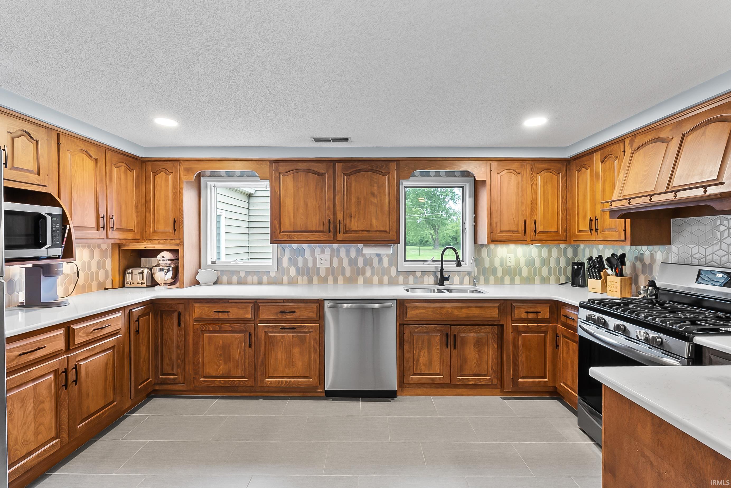 7717 Hosler Road Leo, IN 46765 - Photo 6 of 25 Gallery Image 6