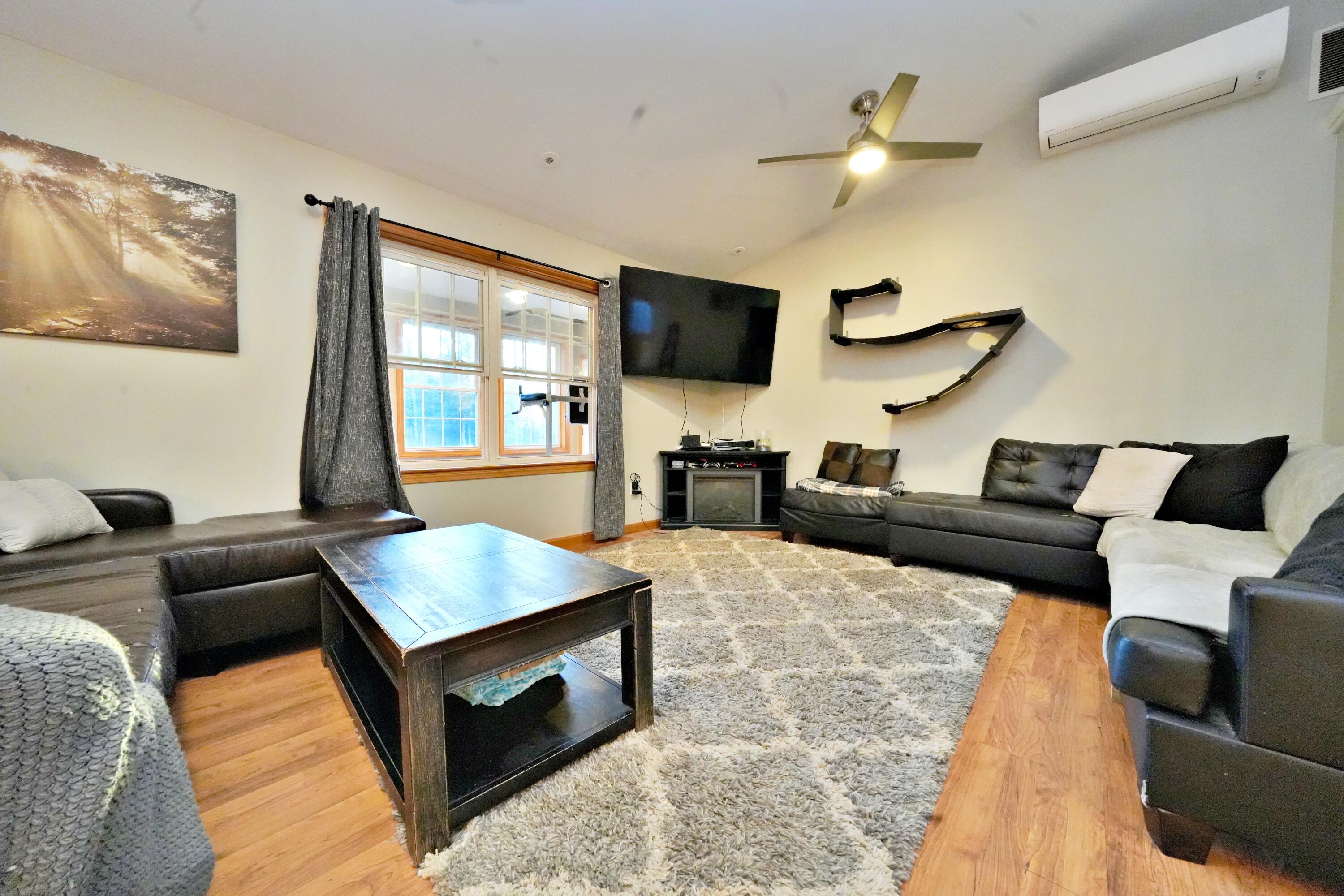 339 Jefferson Road Washington, ME 04574 - Photo 18 of 31 Living room