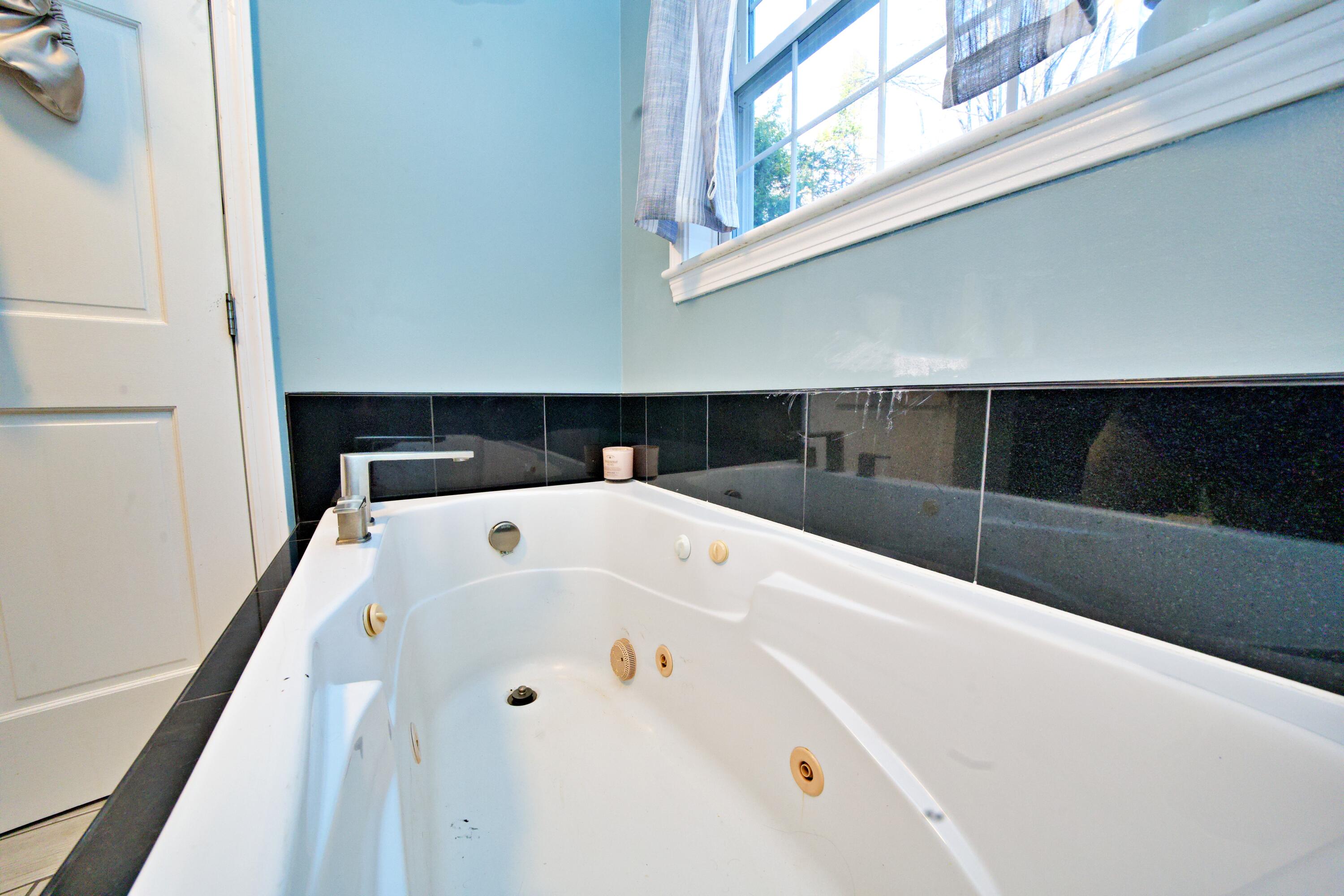339 Jefferson Road Washington, ME 04574 - Photo 27 of 31 Master tub