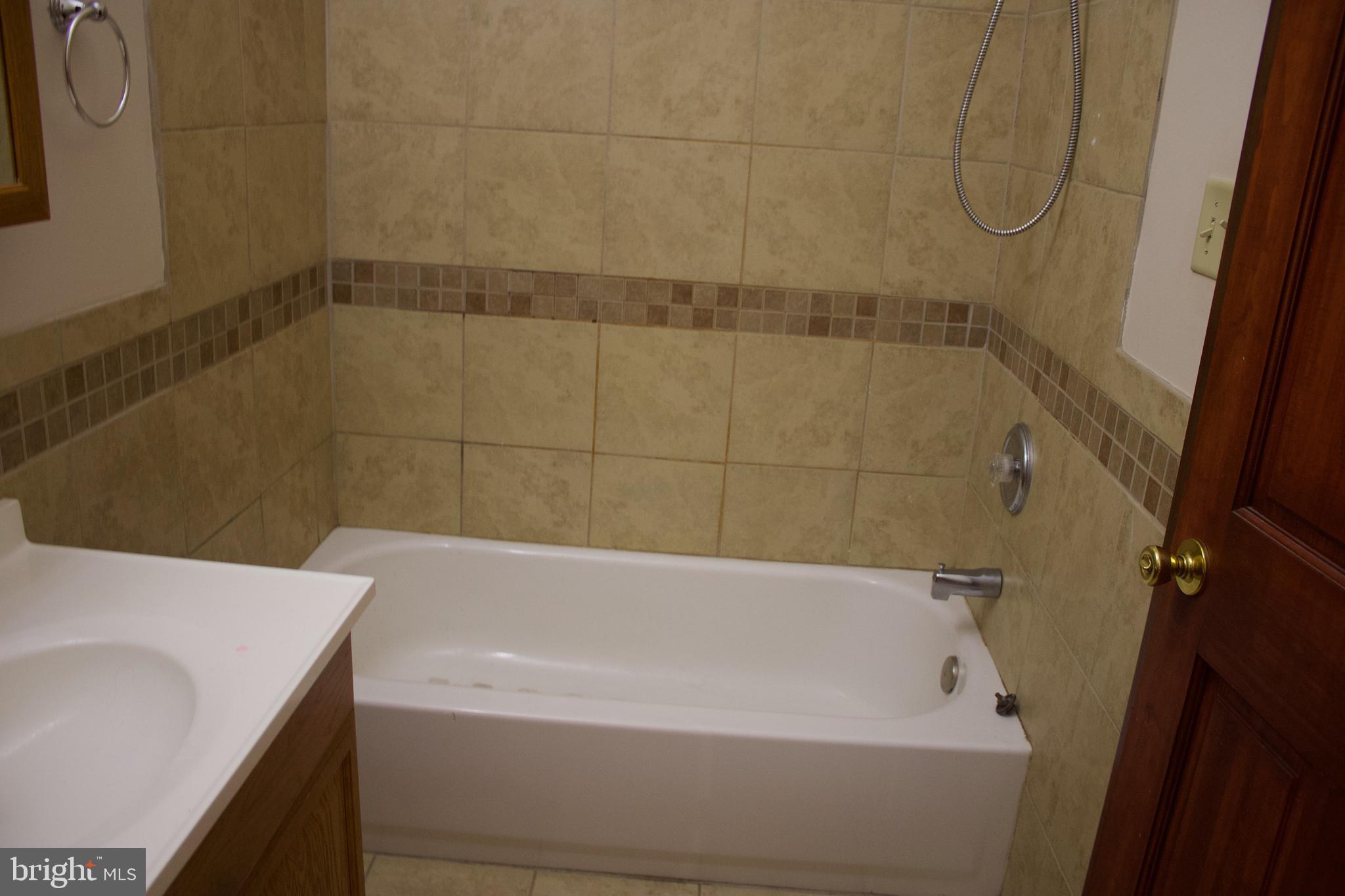 209 West Chestnut Street, Unit 2 West Chester, PA 19380 - Photo 14 of 23 a bathroom with a bathtub