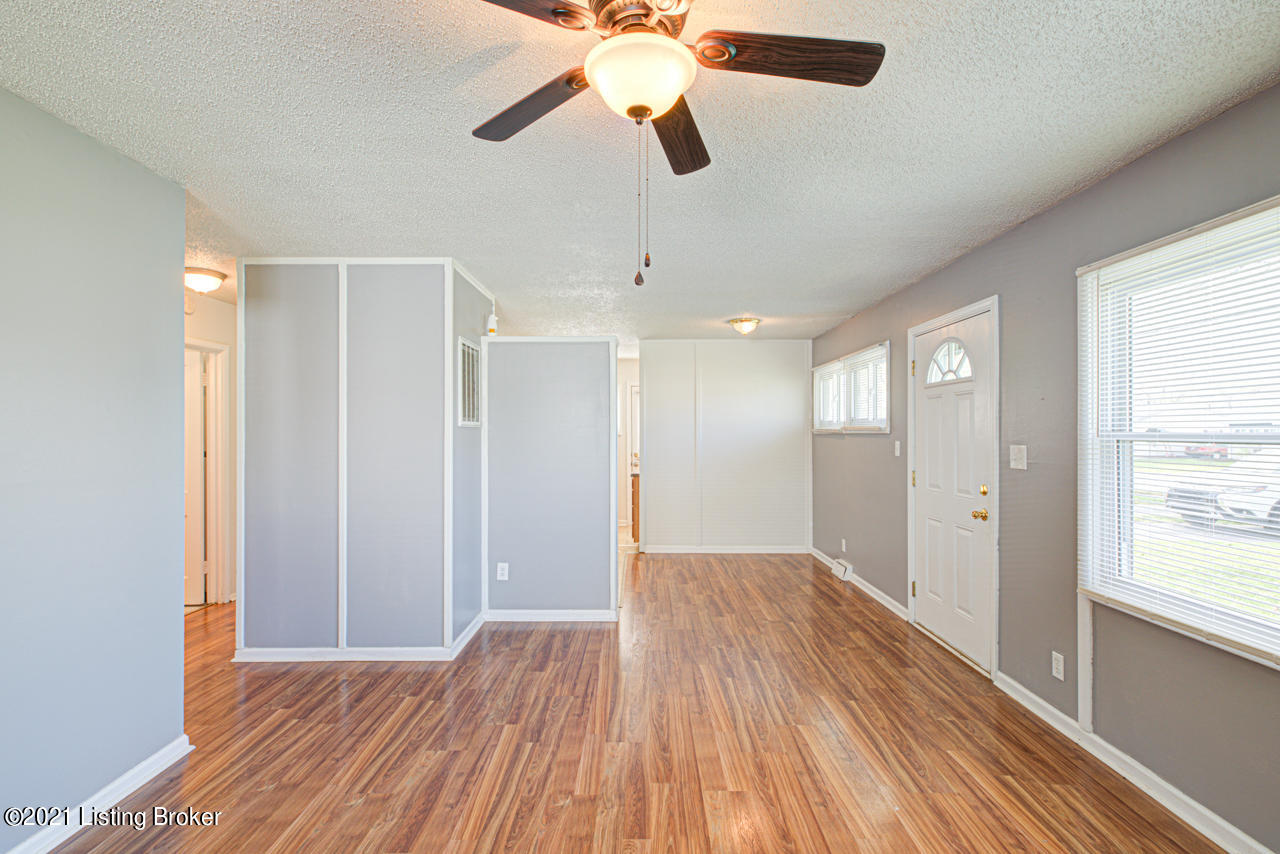 4823 Redstart Road Louisville, KY 40213 - Photo 5 of 19 4823_Redstart_Rd-5