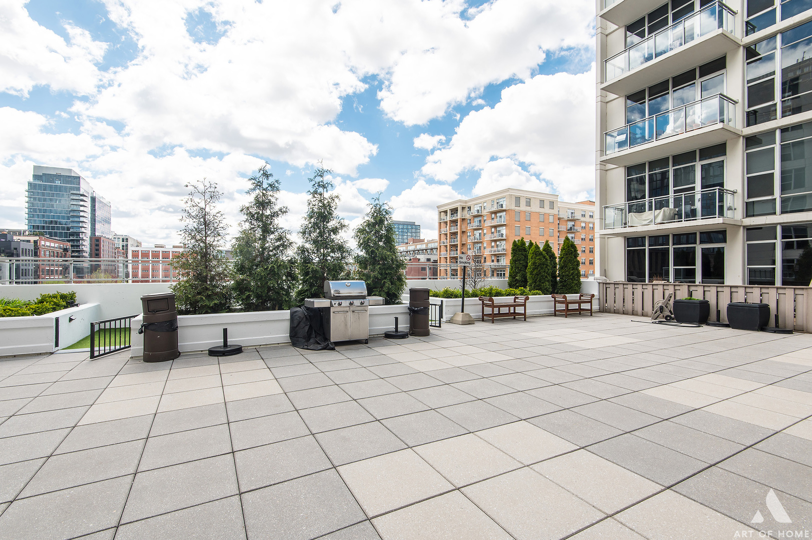 901 West Madison Street, Unit 407 Chicago, IL 60607 - Photo 28 of 39 a view of a terrace with seating space
