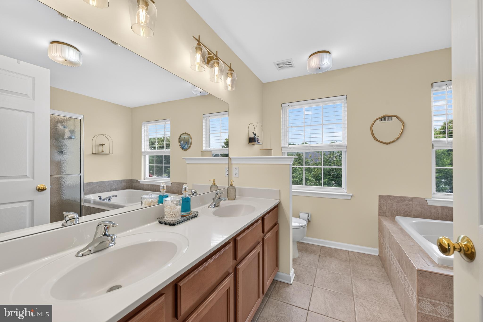 16 Amesbury Road Levittown, PA 19054 - Photo 24 of 57