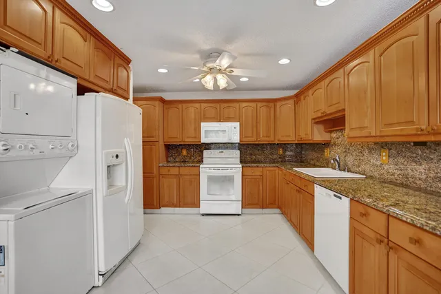 $215,000 | 1260 Northwest 20th Avenue, Unit 203, Delray Beach, FL 33445