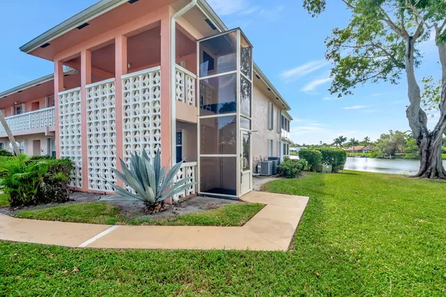 $215,000 | 1260 Northwest 20th Avenue, Unit 203, Delray Beach, FL 33445