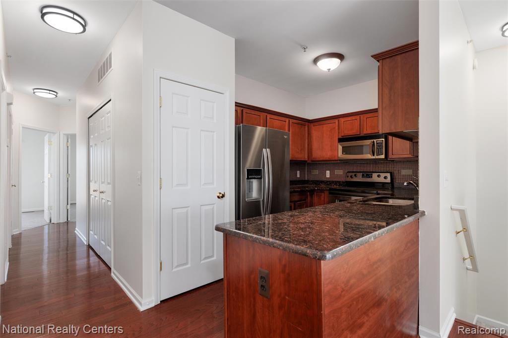 41582 Hamlet Lane, Unit 68 Novi, MI 48375 - Photo 8 of 26
