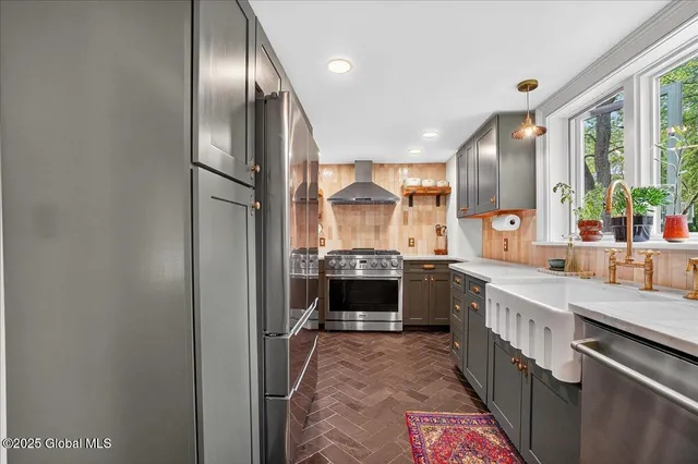 $585,000 | 1575 New Scotland Road, Bethlehem, NY 12159