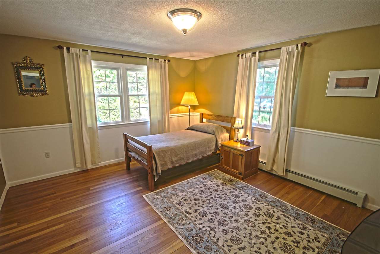 104 South Road Londonderry, NH 03053 - Photo 11 of 40
