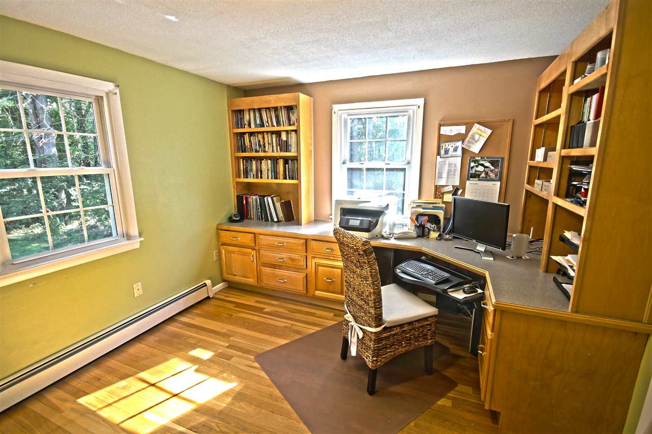 104 South Road Londonderry, NH 03053 - Photo 13 of 40