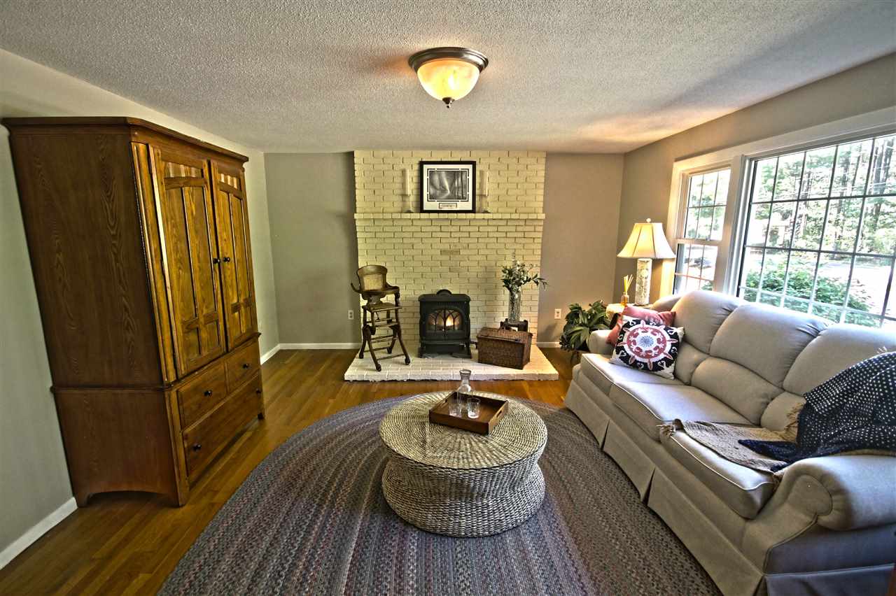 104 South Road Londonderry, NH 03053 - Photo 3 of 40