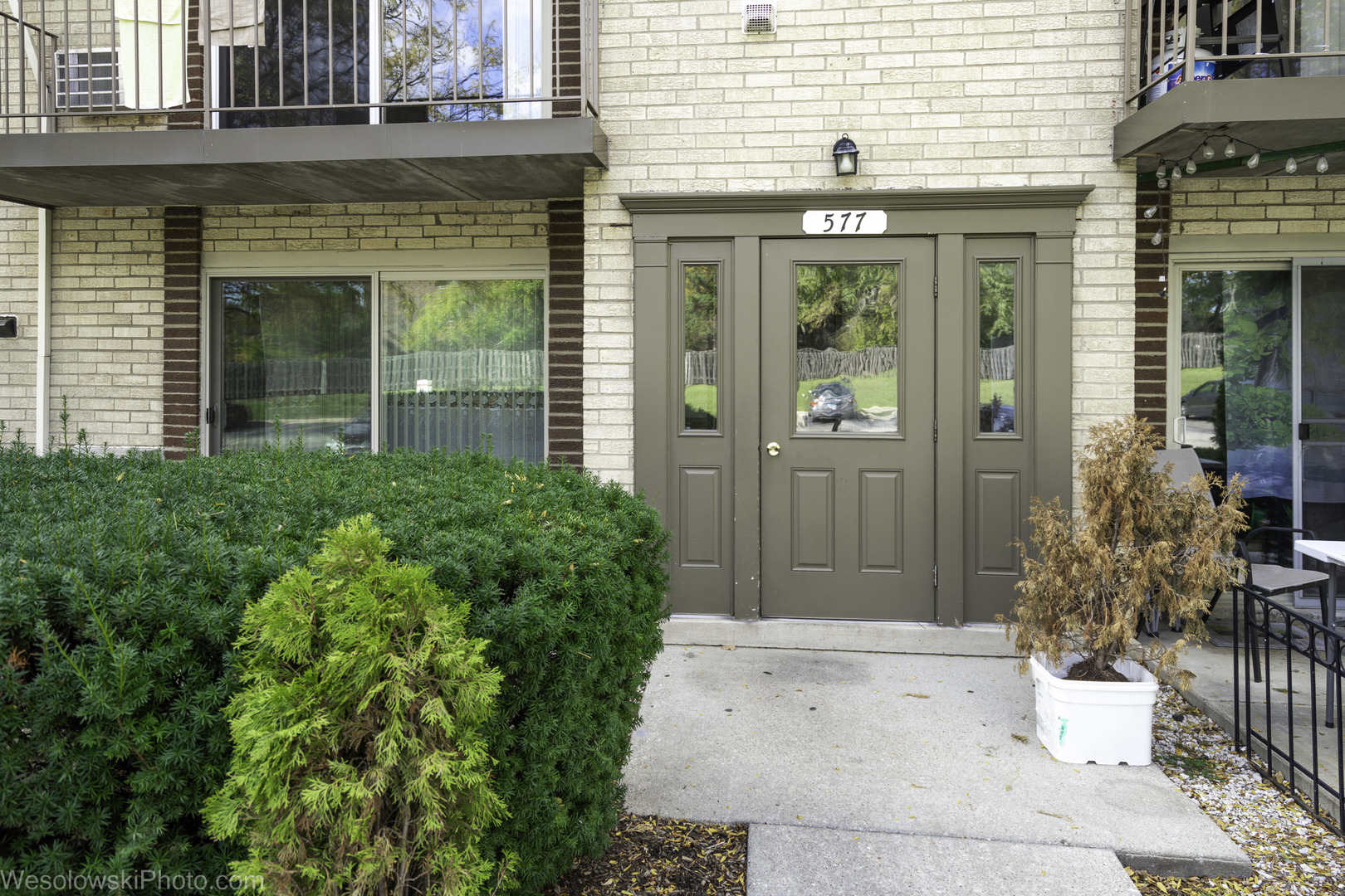 577 Fairway View Drive, Unit 1J Wheeling, IL 60090 - Photo 1 of 26 a front view of a house