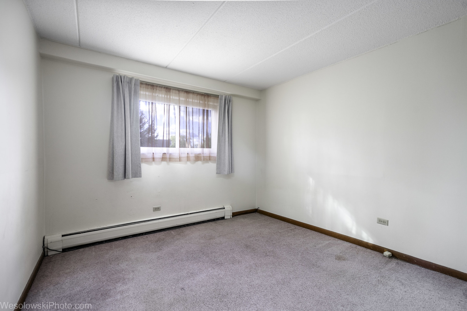 577 Fairway View Drive, Unit 1J Wheeling, IL 60090 - Photo 15 of 26 an empty room with a window