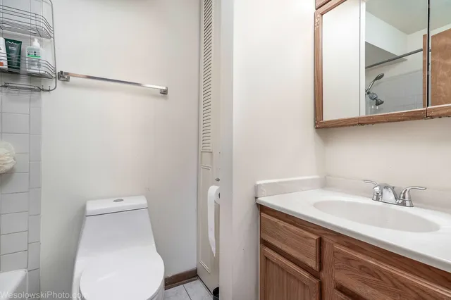 $164,900 | 577 Fairway View Drive, Unit 1J, Wheeling, IL 60090