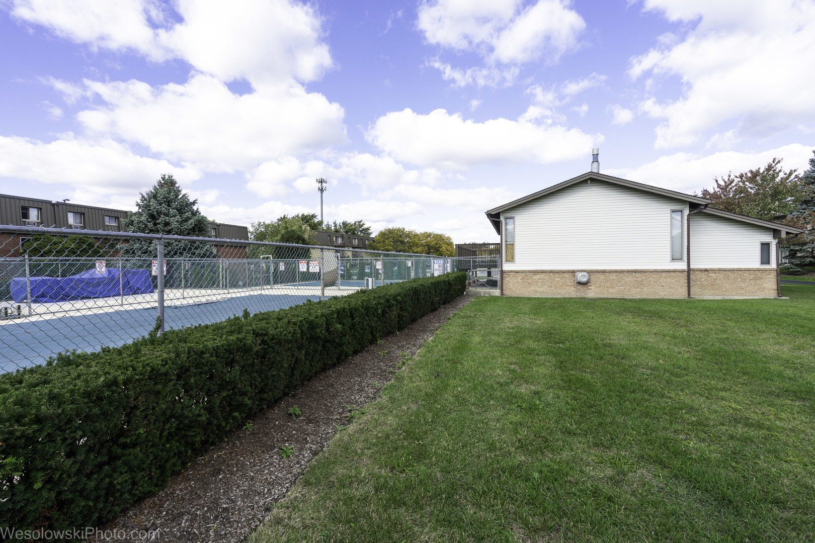 577 Fairway View Drive, Unit 1J Wheeling, IL 60090 - Photo 19 of 26 a view of a house with a yard and sitting area