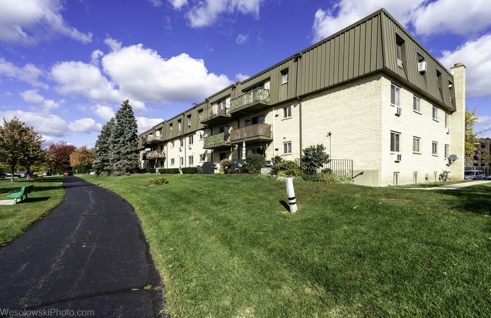 577 Fairway View Drive, Unit 1J Wheeling, IL 60090 - Photo 25 of 26 a view of a house with a yard