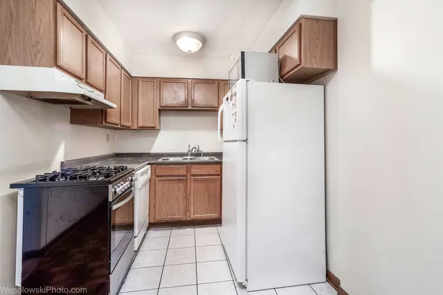 $164,900 | 577 Fairway View Drive, Unit 1J, Wheeling, IL 60090