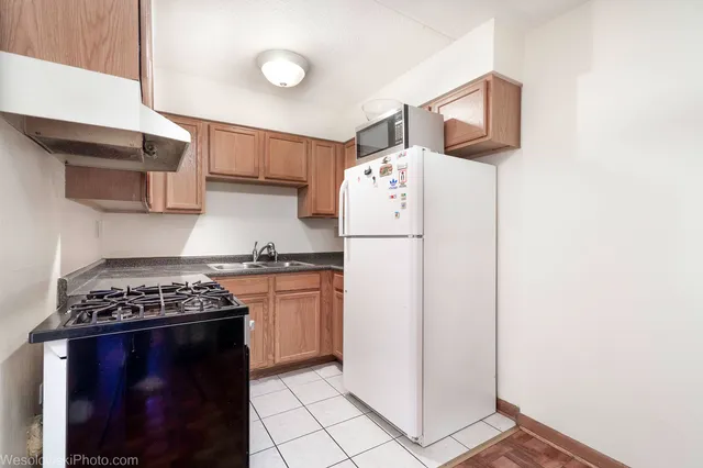 $164,900 | 577 Fairway View Drive, Unit 1J, Wheeling, IL 60090