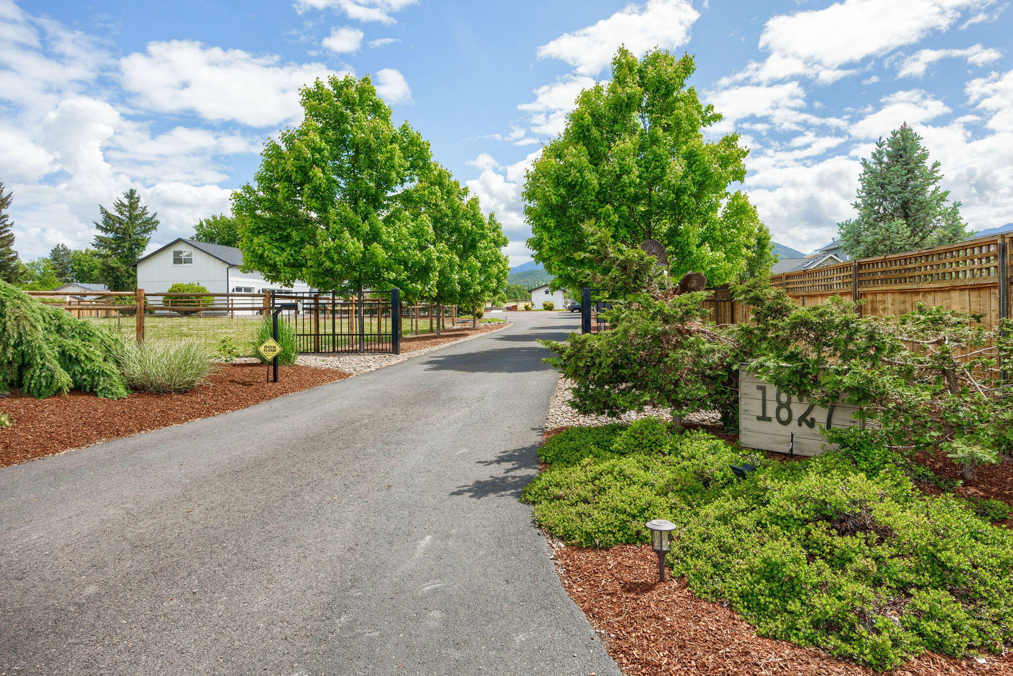 1827 Houston Road Medford, OR 97501 - Photo 12 of 70 ApxHR (16)