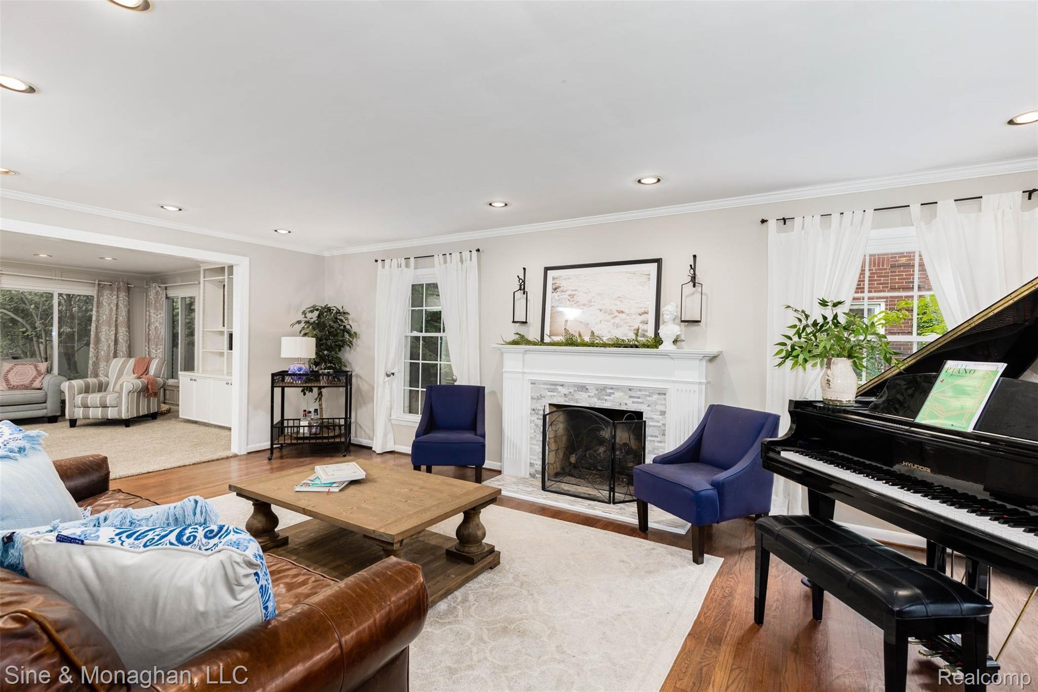 789 Trombley Road Grosse Pointe, MI 48230 - Photo 8 of 41 Living Room