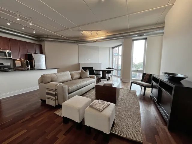 $450,000 | 4814 North Clark Street, Unit 510S, Chicago, IL 60640