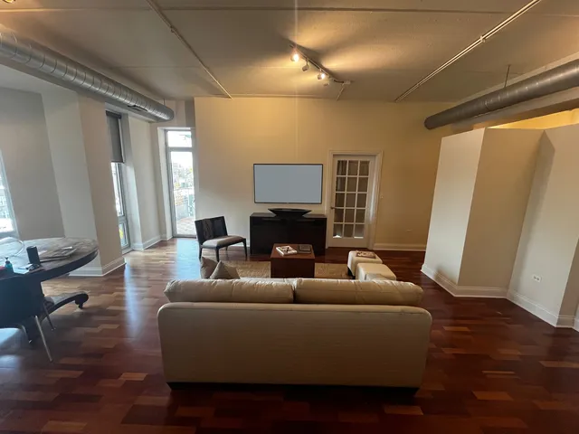 $450,000 | 4814 North Clark Street, Unit 510S, Chicago, IL 60640