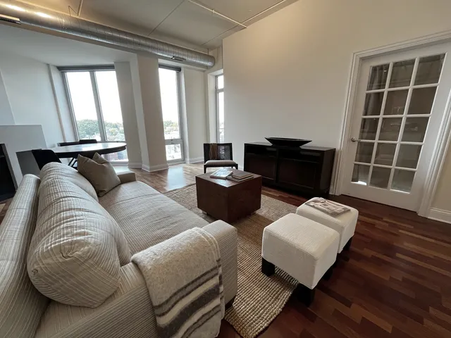 $450,000 | 4814 North Clark Street, Unit 510S, Chicago, IL 60640