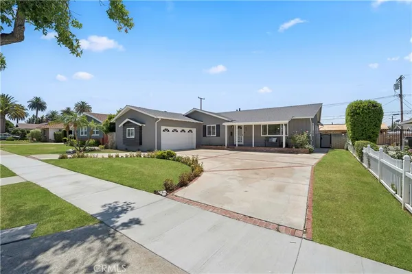 $1,150,000 | 402 East Hoover Avenue, Orange, CA 92867