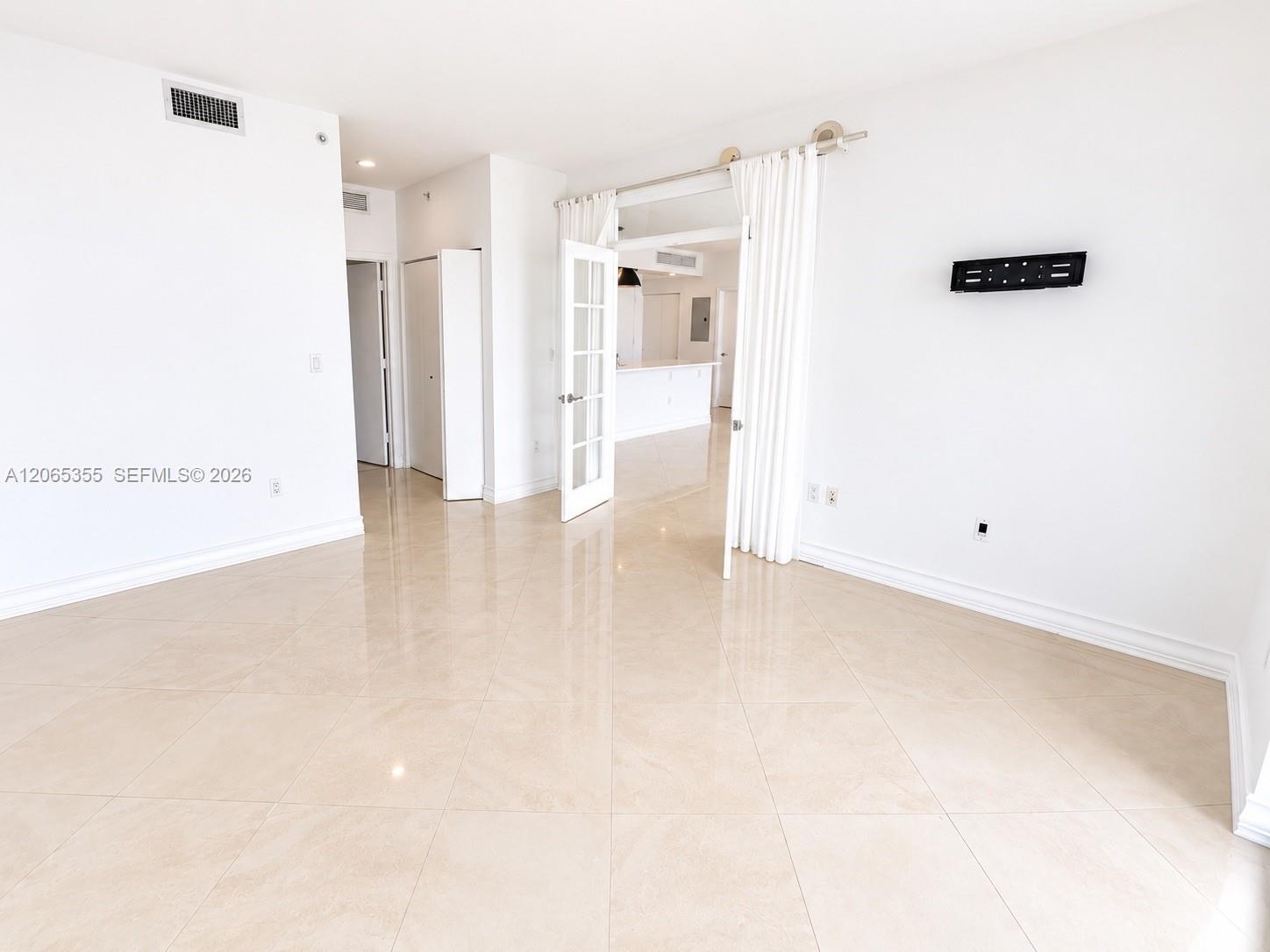 90 Southwest 3rd Street, Unit 3106 Miami, FL 33130 - Photo 11 of 14 Gallery Image 11