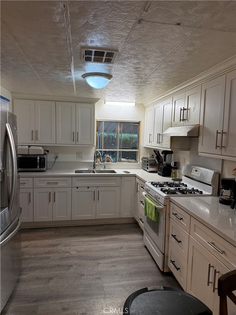 995 Pomona Road, Unit 24 Corona, CA 92882 - Photo 7 of 17