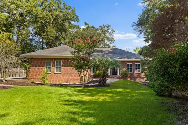 $5,800 | 214 6th Avenue, Mount Pleasant, SC 29464
