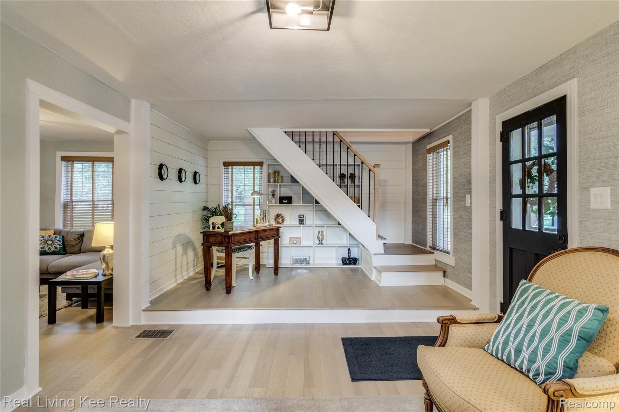 902 Fairview Avenue Rochester, MI 48307 - Photo 27 of 74 Interiors (4 of 51).jpg