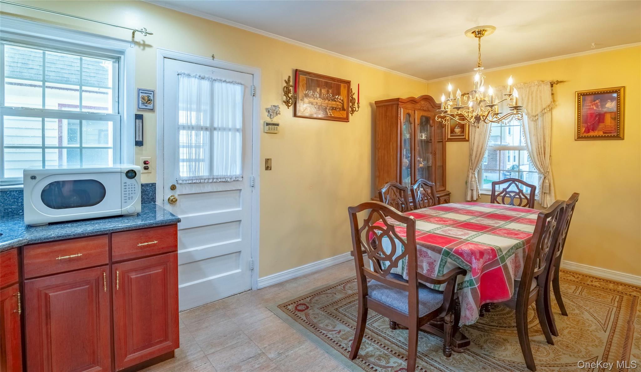 244-31 86th Road Queens, NY 11426 - Photo 8 of 32